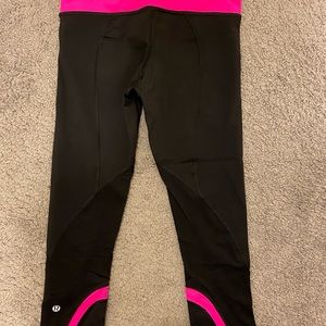 Black and hot pink Lulu lemon crop pants